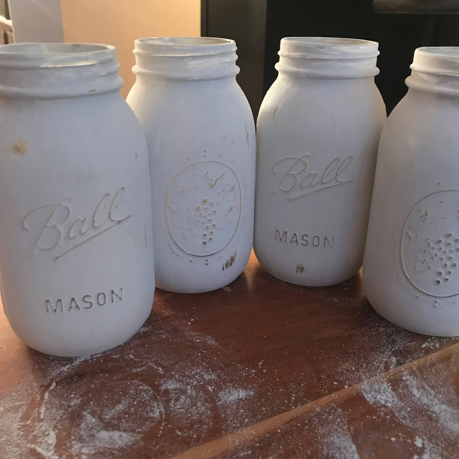 How to chalk paint mason jars
